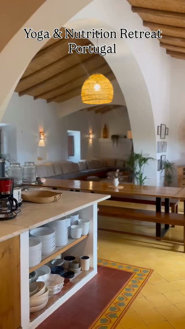 When great yoga and beautiful food comes together in the form of @yogaontheedgeuk @clarebroomheadyoga at the absolutely amazing venue that @wildvie…